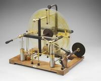 FK 0513
<br/>
Inductie-elektriseermachine en acc., naar Holtz
<br/>
<em>Borchardt, Berlijn</em>